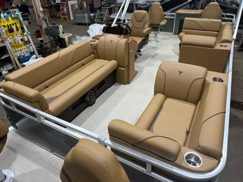 Slide: The Image of Tahoe Sport 23E80 Fish & Cruise Pontoon & Honda 4-Stroke EFI 2026 - 30