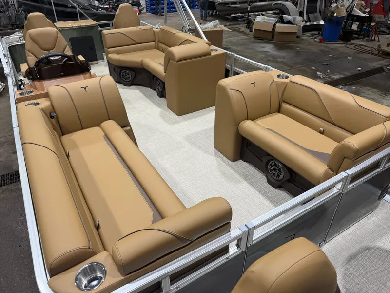 Slide: The Image of Tahoe Sport 23E80 Fish & Cruise Pontoon & Honda 4-Stroke EFI 2026 - 31