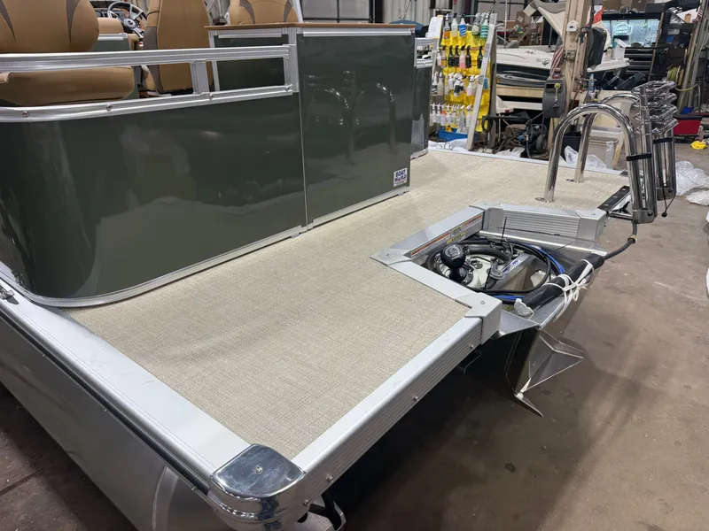 Slide: The Image of Tahoe Sport 23E80 Fish & Cruise Pontoon & Honda 4-Stroke EFI 2026 - 39