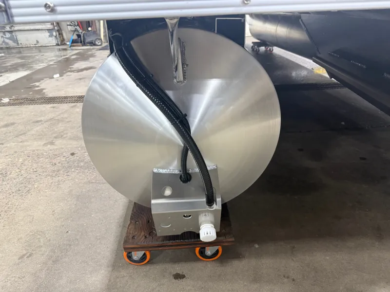 Slide: The Image of Tahoe Sport 23E80 Fish & Cruise Pontoon & Honda 4-Stroke EFI 2026 - 40