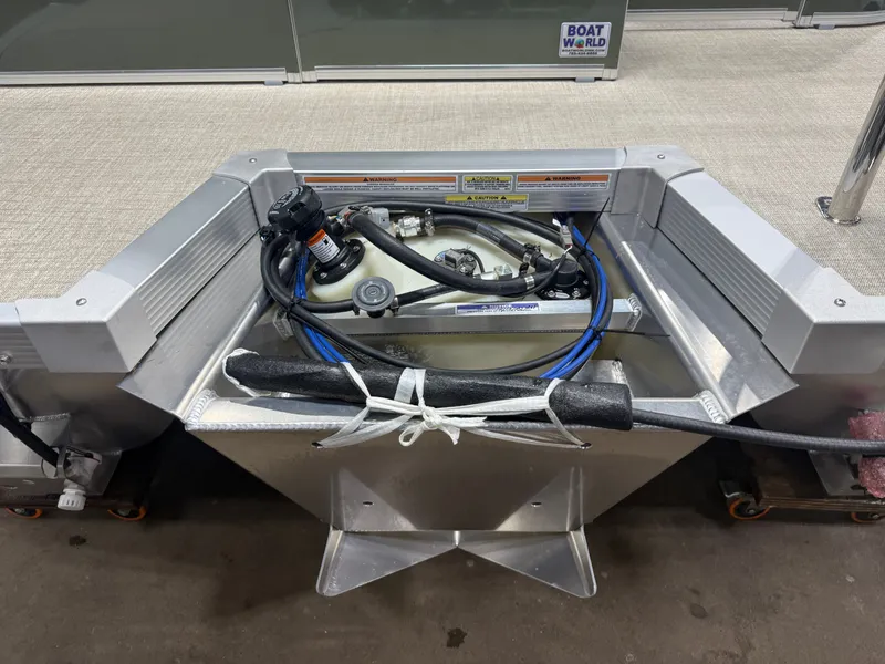 Slide: The Image of Tahoe Sport 23E80 Fish & Cruise Pontoon & Honda 4-Stroke EFI 2026 - 41