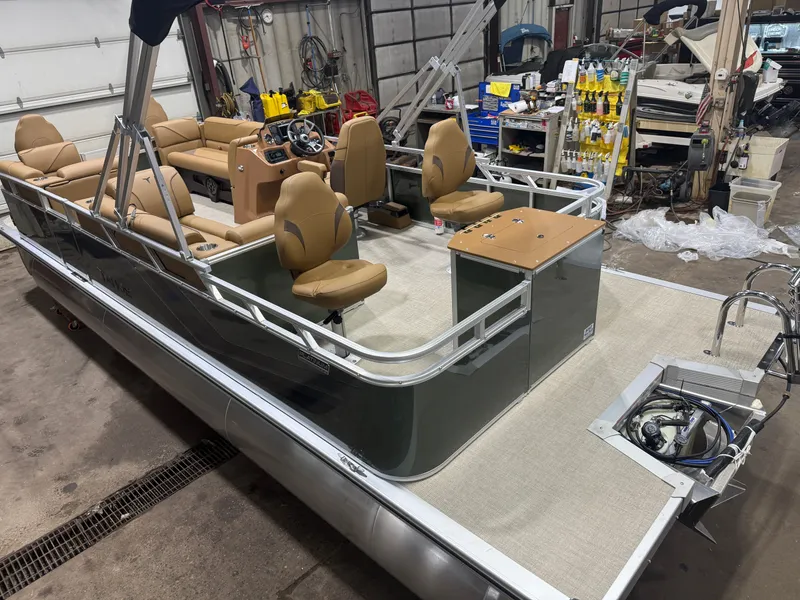 Slide: The Image of Tahoe Sport 23E80 Fish & Cruise Pontoon & Honda 4-Stroke EFI 2026 - 45