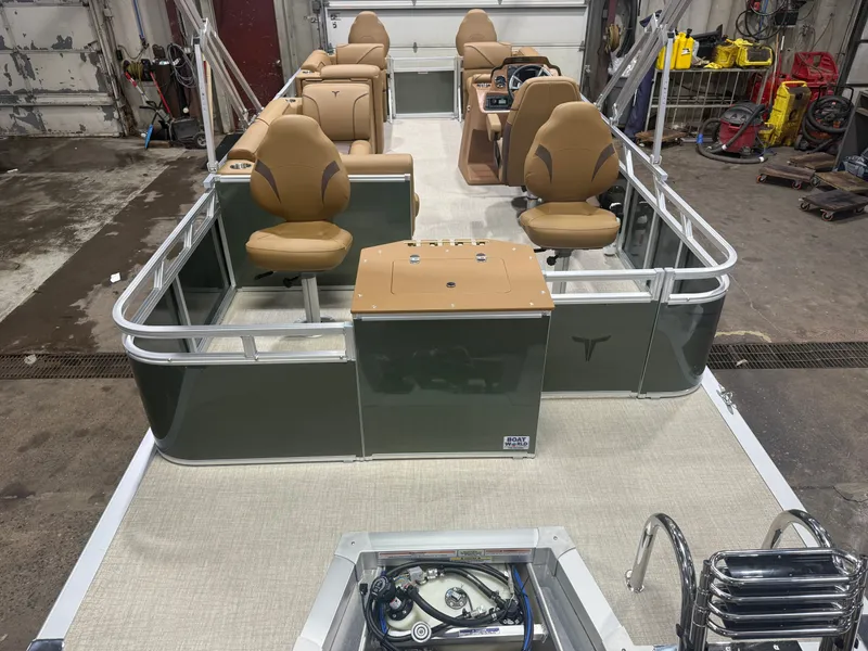 Slide: The Image of Tahoe Sport 23E80 Fish & Cruise Pontoon & Honda 4-Stroke EFI 2026 - 6