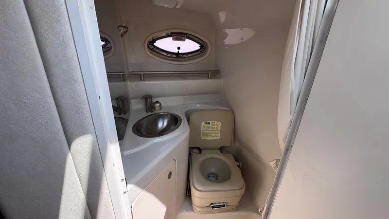 Slide: The Image of Sea Ray 240 Sundancer 2008 - 16