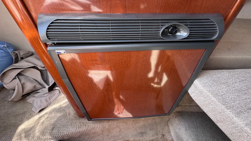 Slide: The Image of Sea Ray 240 Sundancer 2008 - 17