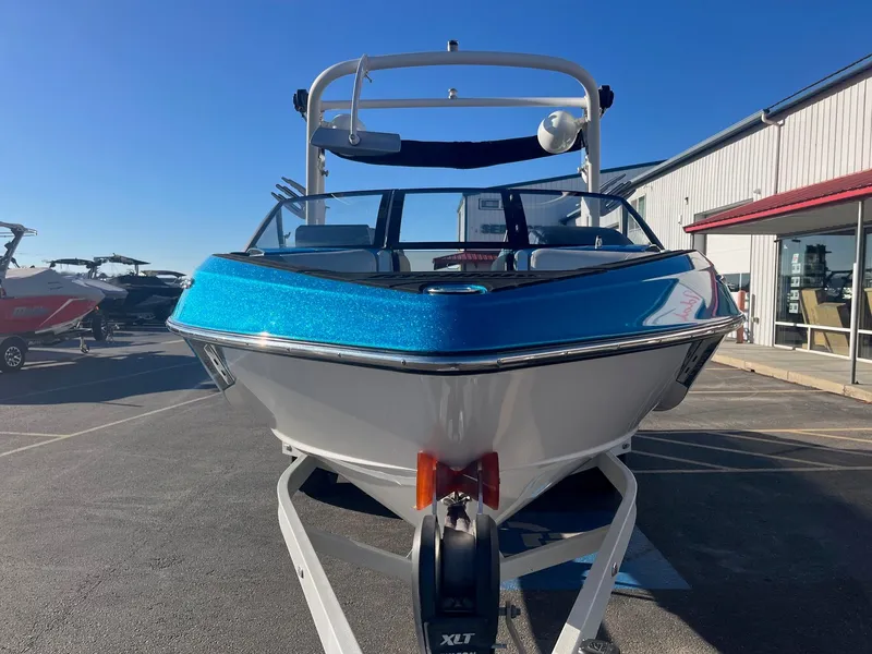 Slide: The Image of Malibu Wakesetter 23 LSV 2017 - 10