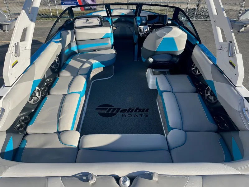 Slide: The Image of Malibu Wakesetter 23 LSV 2017 - 18