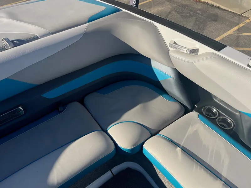 Slide: The Image of Malibu Wakesetter 23 LSV 2017 - 23