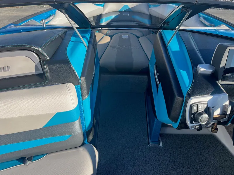 Slide: The Image of Malibu Wakesetter 23 LSV 2017 - 29