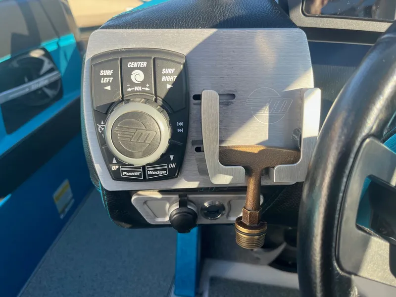 Slide: The Image of Malibu Wakesetter 23 LSV 2017 - 33