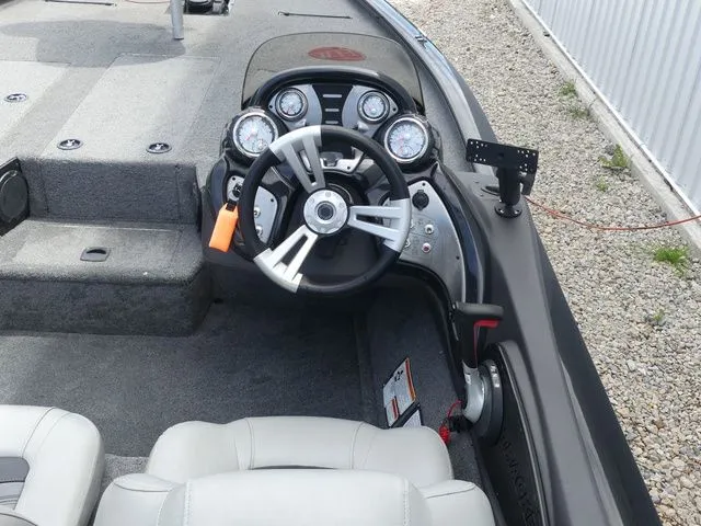 Slide: The Image of Tracker Pro Team™ 195 TXW 40th Anniversary Edition 2018 - 25