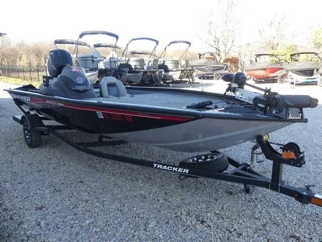 Slide: The Image of Tracker Pro Team™ 195 TXW 40th Anniversary Edition 2018 - 8