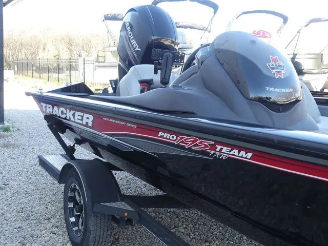 Slide: The Image of Tracker Pro Team™ 195 TXW 40th Anniversary Edition 2018 - 9