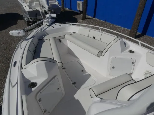 Slide: The Image of Glasstream 240 CCX 2025 - 12