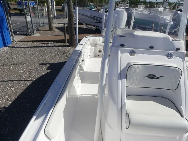 Slide: The Image of Glasstream 240 CCX 2025 - 17