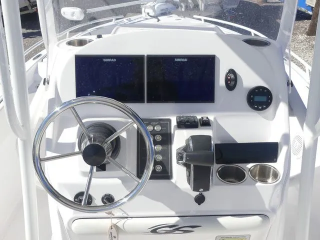 Slide: The Image of Glasstream 240 CCX 2025 - 20