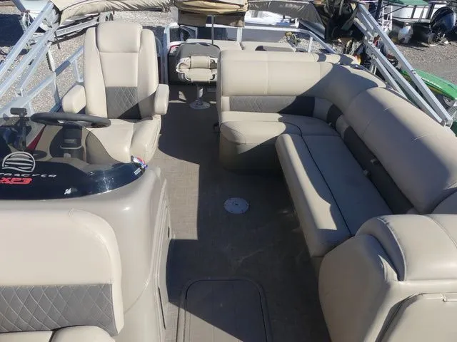 Slide: The Image of Sun Tracker Fishin' Barge 22 DLX 2020 - 12