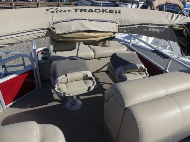 Slide: The Image of Sun Tracker Fishin' Barge 22 DLX 2020 - 13