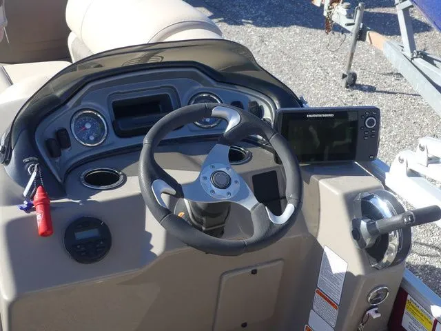 Slide: The Image of Sun Tracker Fishin' Barge 22 DLX 2020 - 16