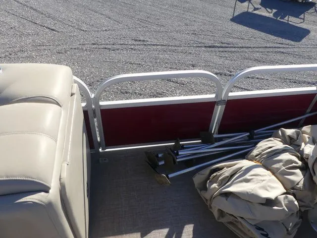 Slide: The Image of Sun Tracker Fishin' Barge 22 DLX 2020 - 18