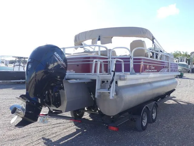 Slide: The Image of Sun Tracker Fishin' Barge 22 DLX 2020 - 4