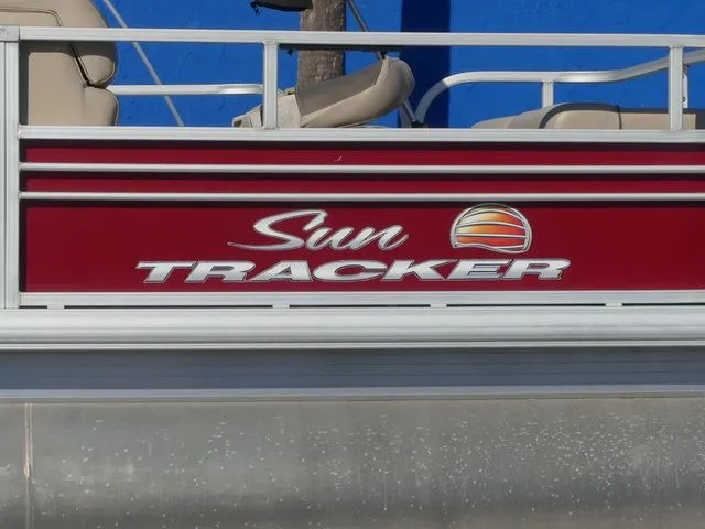 Slide: The Image of Sun Tracker Fishin' Barge 22 DLX 2020 - 7