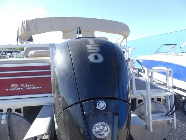 Slide: The Image of Sun Tracker Fishin' Barge 22 DLX 2020 - 9