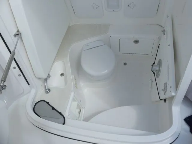 Slide: The Image of Edgewater 262CC 2023 - 24