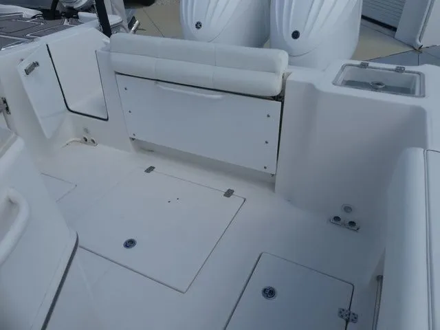 Slide: The Image of Edgewater 262CC 2023 - 26