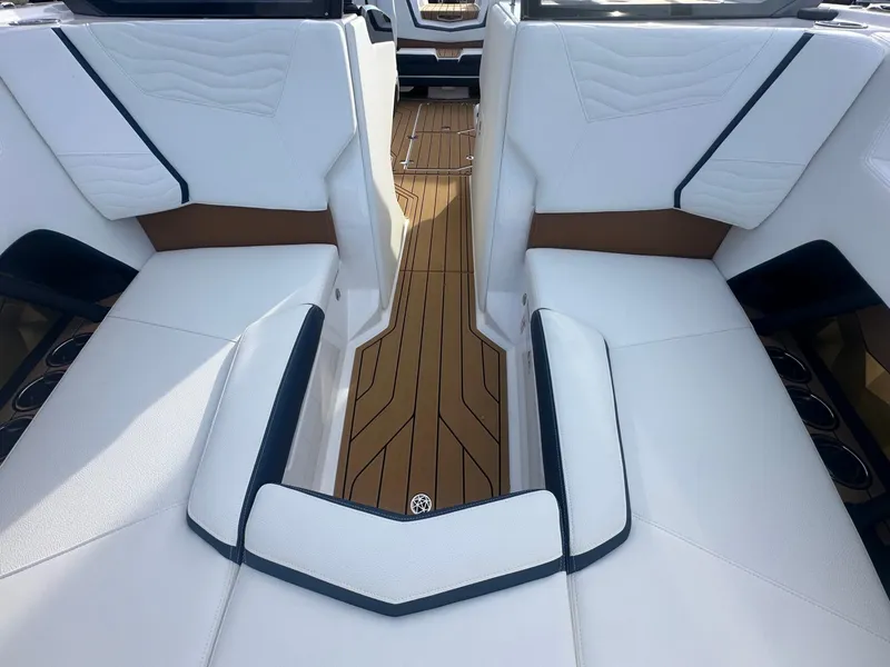 Slide: The Image of Nautique G23 2026 - 23