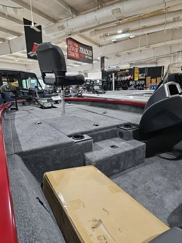 Slide: The Image of Tracker Pro Team 190 2025 - 25