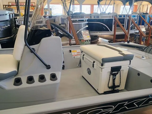 Slide: The Image of Tracker CLASSIC CC 2026 - 15