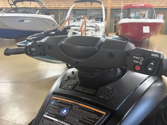 Slide: The Image of Yamaha FX Cruiser SVHO 2025 - 11