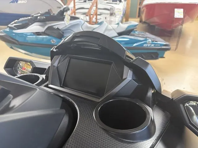 Slide: The Image of Yamaha FX Cruiser SVHO 2025 - 19