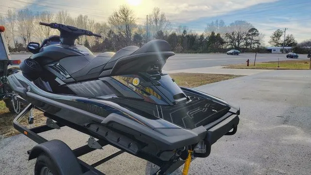 Slide: The Image of Yamaha FX Cruiser SVHO 2025 - 7