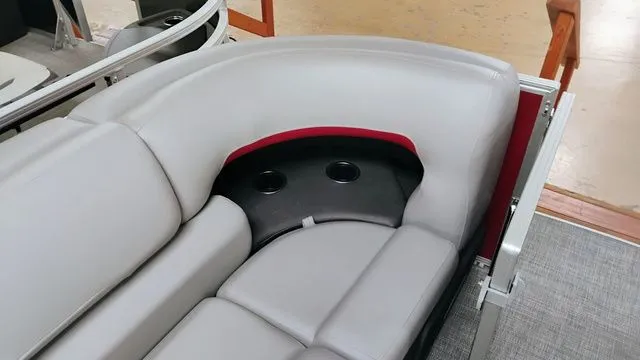 Slide: The Image of Sun Tracker Party Barge 20 DLX 2026 - 24