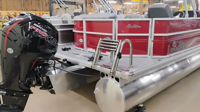 Slide: The Image of Sun Tracker Party Barge 20 DLX 2026 - 40