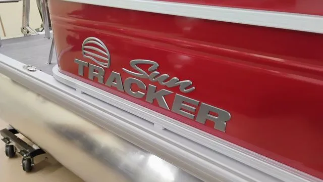 Slide: The Image of Sun Tracker Party Barge 20 DLX 2026 - 41