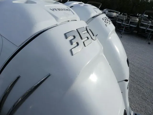 Slide: The Image of Glasstream 328 SCX 2018 - 17