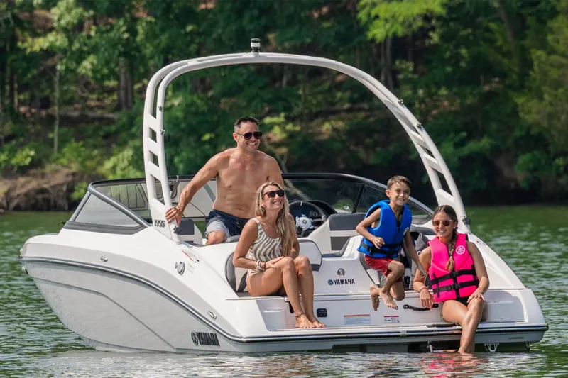 Slide: The Image of Yamaha 195S 2026 - 12