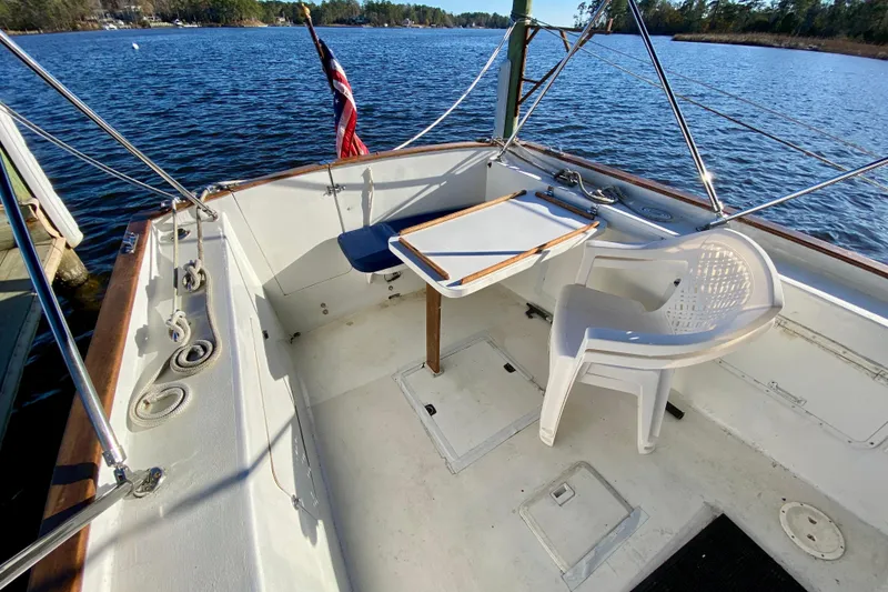 Slide: The Image of 1979 Outer Reef 26/31 boat deck with seating, table, and scenic water view. - 13