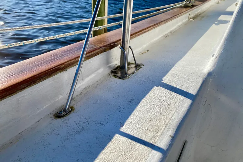 Slide: The Image of 1979 Outer Reef 26/31 sailboat deck with railing and water view. - 17