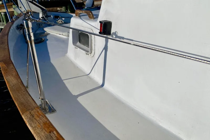 Slide: The Image of 1979 Outer Reef 26/31 sailboat deck with railing and window detail. - 40