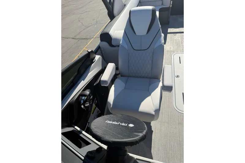 Slide: The Image of 2026 Avalon 2785 QL boat interior with luxurious seating and steering wheel. - 9