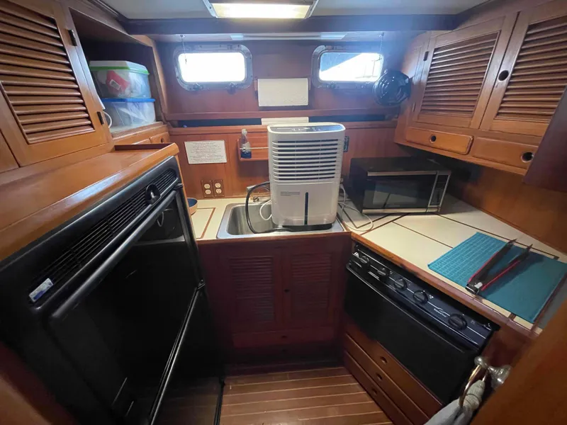 Slide: The Image of Interior of a 1986 Kha Shing Spindrift yacht, bathroom view. - 10