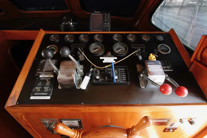 Slide: The Image of 1986 Kha Shing Spindrift yacht helm station. - 21