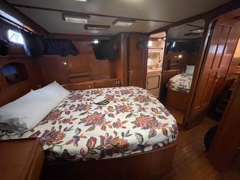 Slide: The Image of Kitchen on a 1986 Kha Shing Spindrift yacht with appliances. - 31