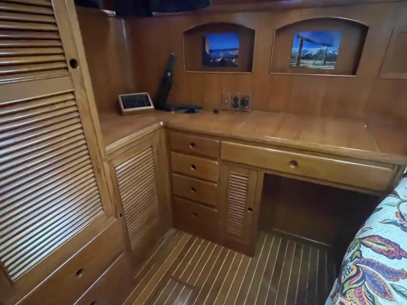 Slide: The Image of Interior of a 1986 Kha Shing Spindrift yacht with cozy bedroom. - 33
