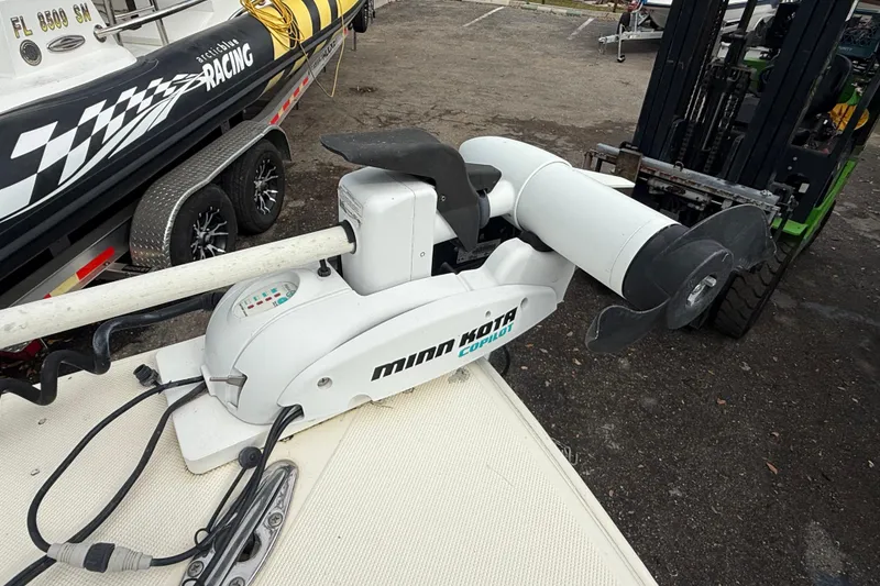 Slide: The Image of Minn Kota Copilot trolling motor on 2003 Scout 240 Bay Scout boat. - 46