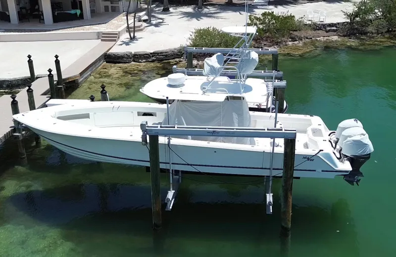 The Image of 2014 SeaVee 390B Center Console boat docked in clear water. - 0